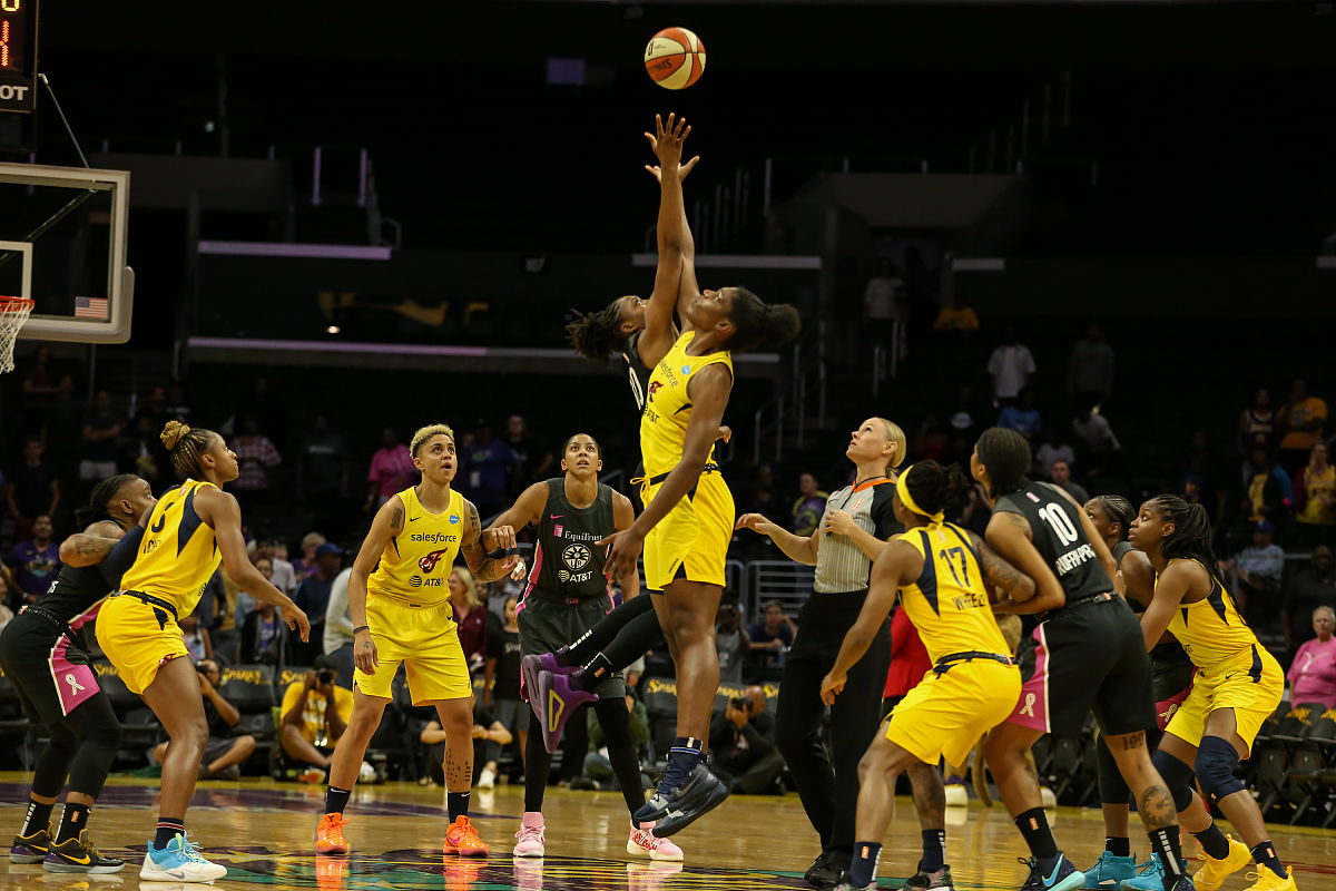 湖人在主场击败勇士,豪取五连胜 湖人在主场击败勇士,豪取五连胜