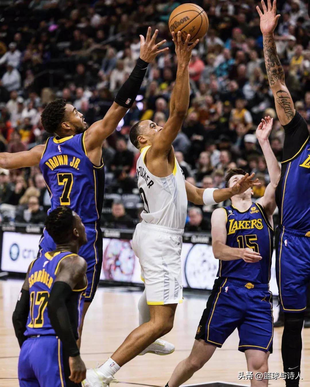 开云APP-关于爵士连胜，近期战绩节节攀升的信息