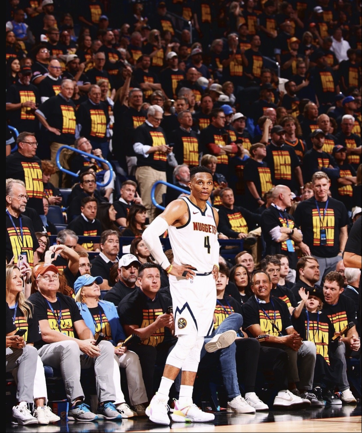 勇士大胜掘金，取得胜利