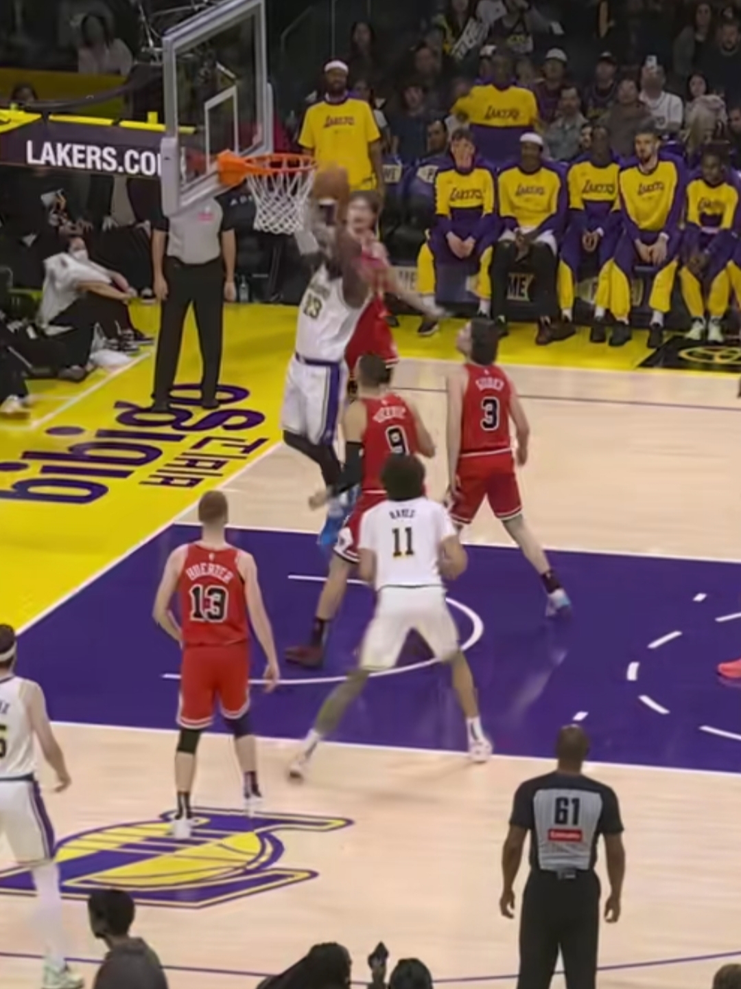 开云体育下载-马刺鏖战篮网，詹姆斯高光表现