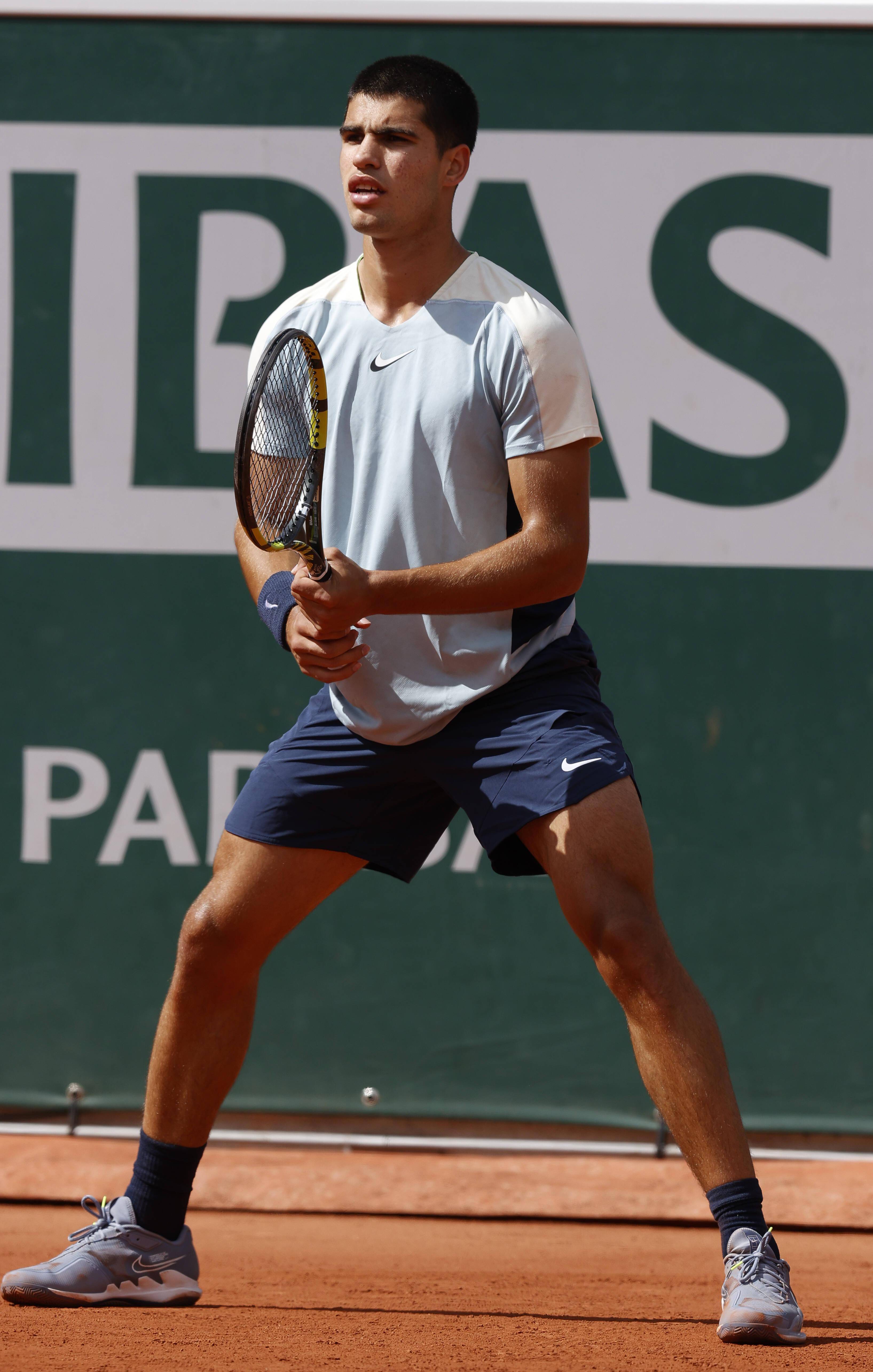 关于西班牙网球队逆转法国网球队，阿尔卡拉斯高光表现的信息