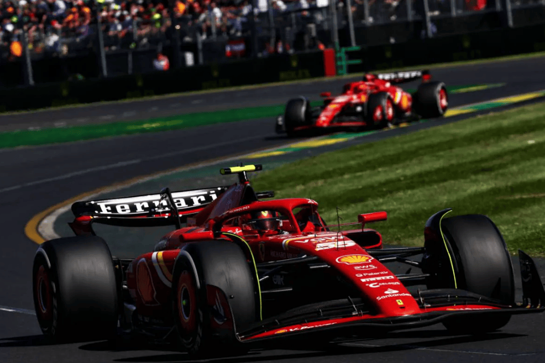 开云体育在线-法拉利碾压雷诺车队，塞恩斯高光表现