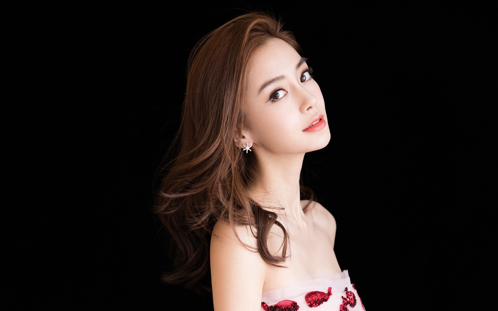 不屈之光，从非洲丛林到欧洲赛场，莱奥如何点燃几内亚的足球奇迹