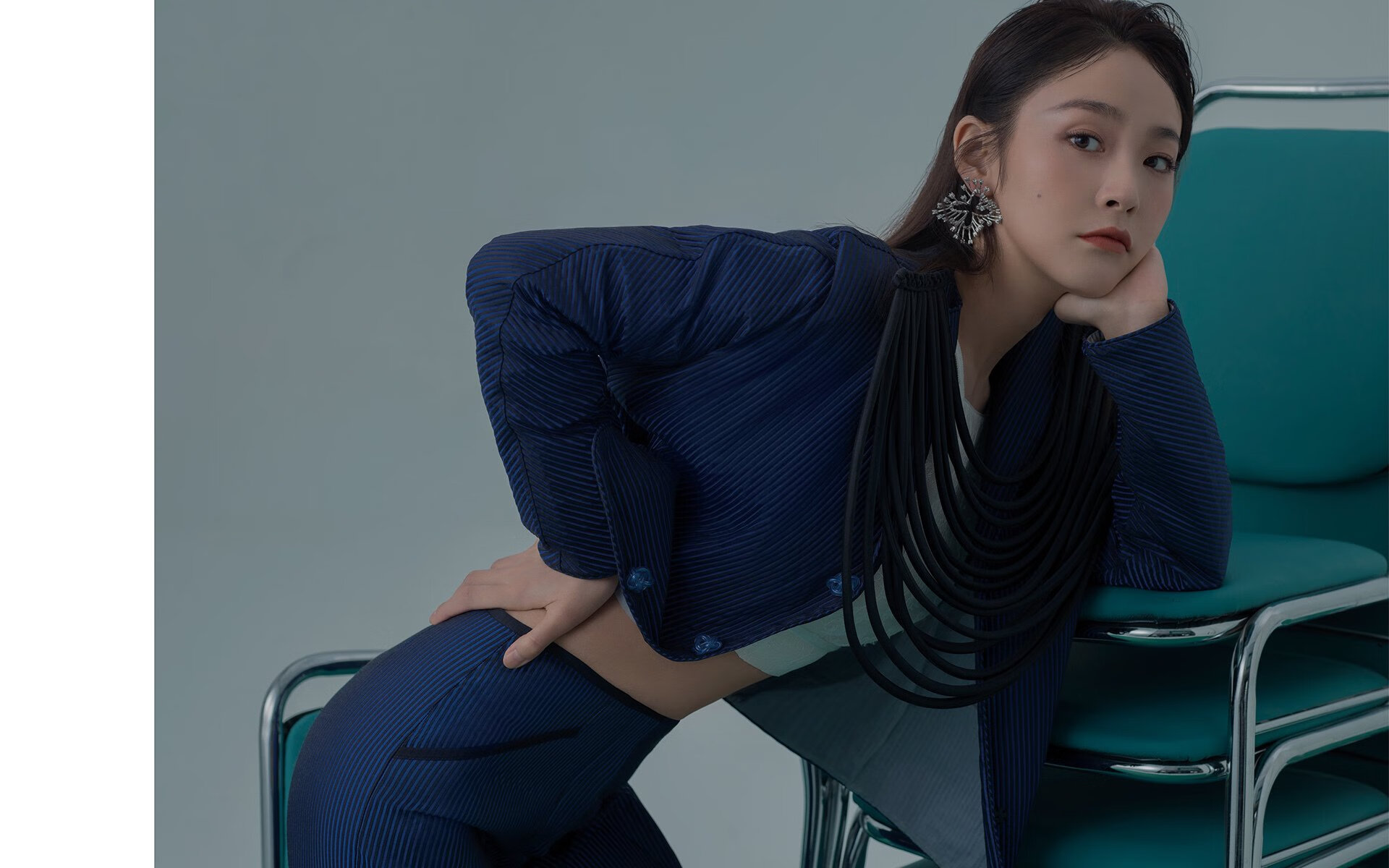 国王与库里的魔幻一夜，当篮球与足球在平行时空相撞