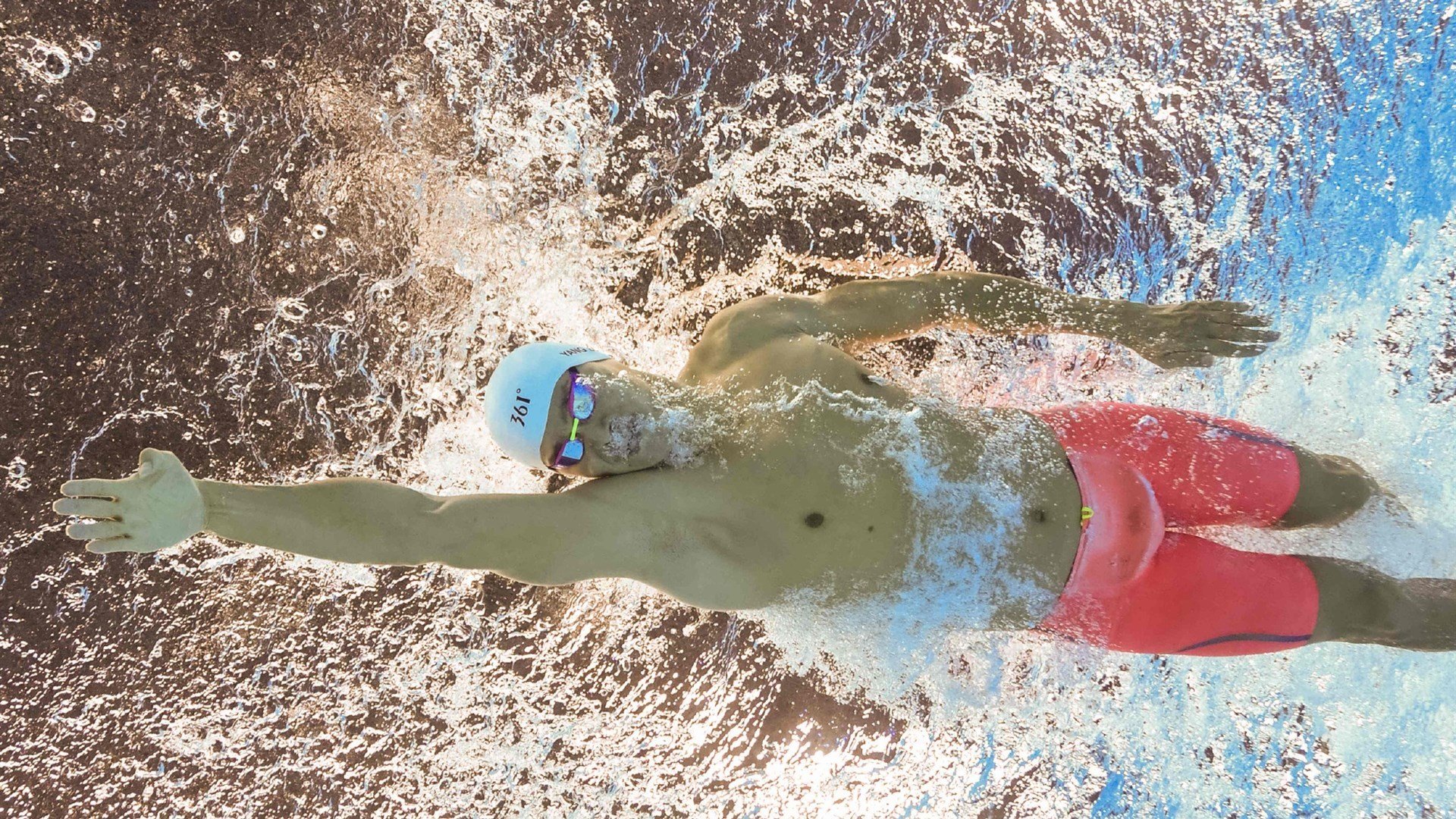 稳如磐石，尤文力克瑞典；关键先生，苏亚雷斯一锤定音