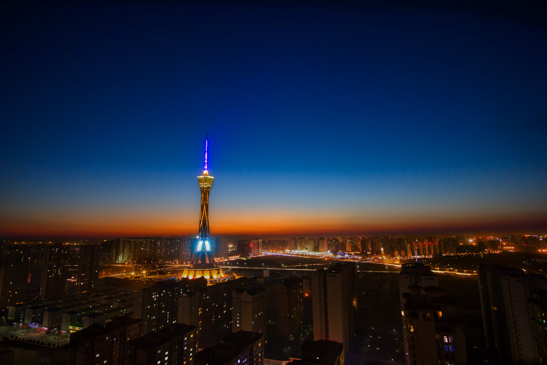 开云体育官网-骑士掀翻灰熊！米切尔末节封神成关键先生