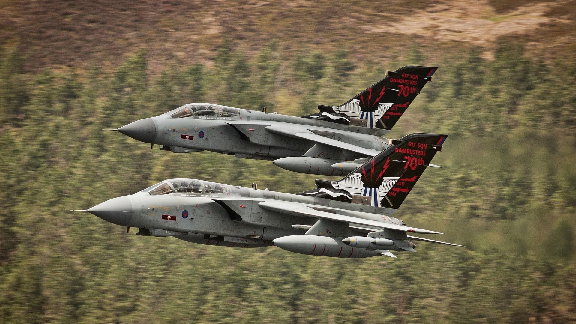 绿茵场与硬木地,西甲国家德比焦点战与上海队轻取热火的体育盛宴